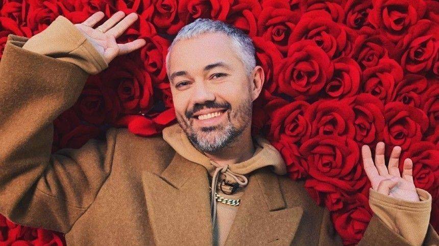 Александр Рогов - Стилист Александр Рогов дал шесть полезных советов на время самоизоляции - 5-tv.ru - Россия
