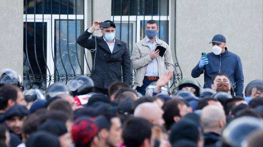 Дмитрий Песков - Во Владикавказе арестовали 13 участников митинга из-за самоизоляции - 5-tv.ru - Россия - респ. Алания - Владикавказ