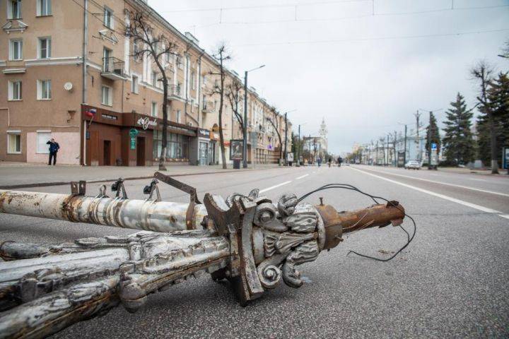 Старинные фонари убрали с проспекта Революции - moe-online.ru - Воронеж