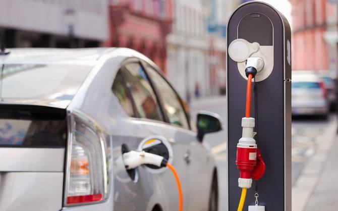 Дешевая нефть представляет угрозу для электрификации транспорта - autostat.ru