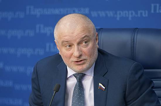 Андрей Клишас - Клишас: данные исследования ВЦИОМ говорят, что поправки в Конституцию нужны людям здесь и сейчас - pnp.ru - Россия