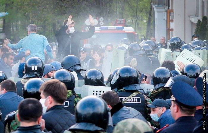 Во Владикавказе возбудили дело о насилии против полицейских во время акции протеста - interfax.ru - Москва - Россия - респ. Алания - Владикавказ