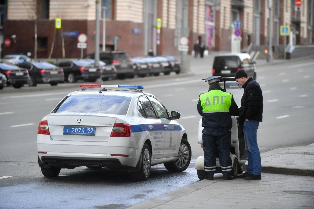 Максим Ликсутов - Около 15 водителей с коронавирусом задержали в Москве - vm.ru - Москва