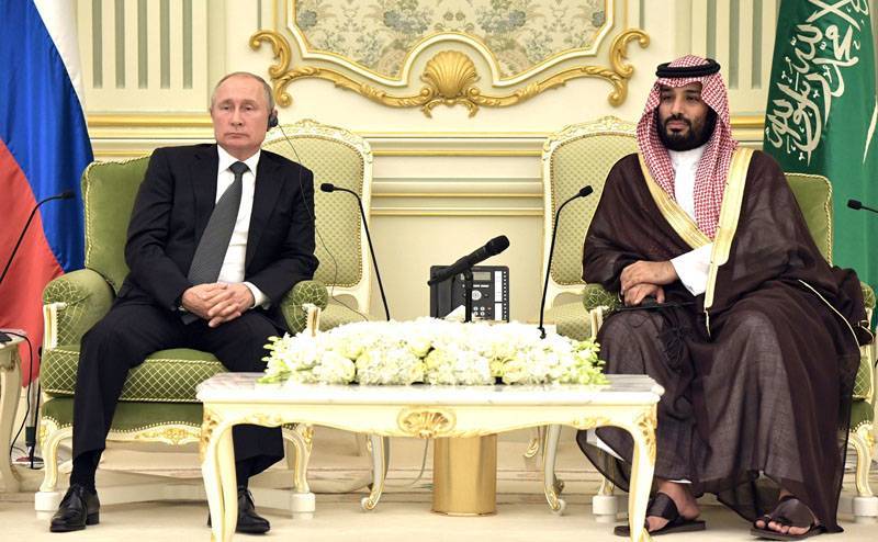 Владимир Путин - Дмитрий Песков - наследный принц Мухаммед - Абдель Азиз - Разговора Путина и саудовского принца на повышенных тонах не было - tvc.ru - Россия - Саудовская Аравия
