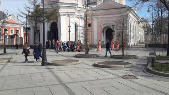 Петербуржцы вышли на крестный ход вокруг Андреевского собора - piter.tv - Санкт-Петербург