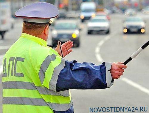 Андрей Воробьев - Сотрудники ГИБДД в Подмосковье начали бесплатно раздавать людям маски - novostidnya24.ru - Московская обл.