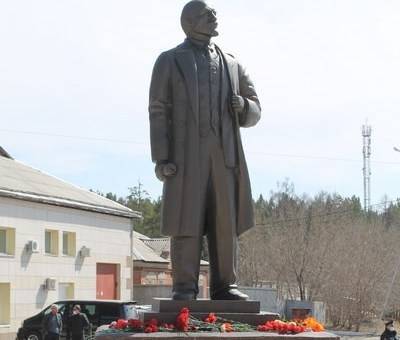 Владимир Ленин - Памятник Ленину высотой почти три метра установили в Саянске - newsland.com - Россия - Иркутская обл. - Саянск