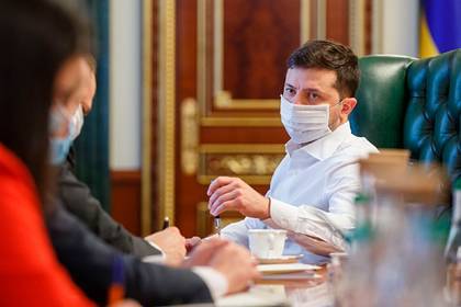 Владимир Зеленский - Зеленский заявил о готовности отдать за одного пленного украинца 100 беркутовцев - lenta.ru - Россия - Украина