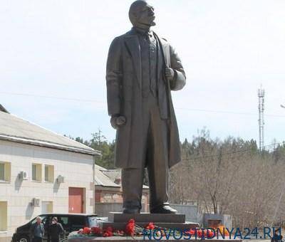 Владимир Ленин - Памятник Ленину высотой почти три метра установили в Саянске - novostidnya24.ru - Россия - Иркутская обл.