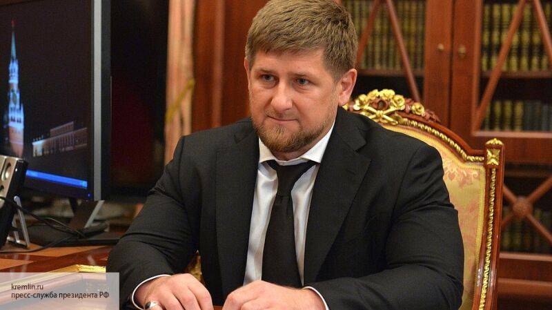 Рамзан Кадыров - В Сети объяснили, откуда у Рамзана Кадырова синяк на лбу - politros.com - респ. Чечня