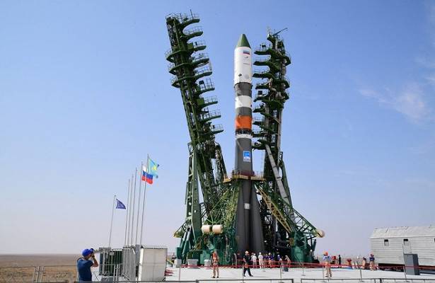 Дмитрий Рогозин - Ракета Победы установлена на стартовый стол космодрома Байконур - newtvnews.ru