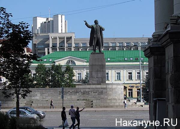 Николай II - Православные активисты в Екатеринбурге устроили акцию вандализма с памятником Ленину - nakanune.ru - Россия - Украина - Екатеринбург