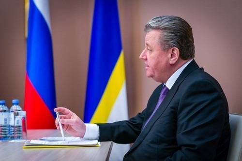 Василий Тихонов - Врачей Нижневартовска попросили не ехать в Москву за большими зарплатами в период пандемии - znak.com - Москва - Россия - Нижневартовск