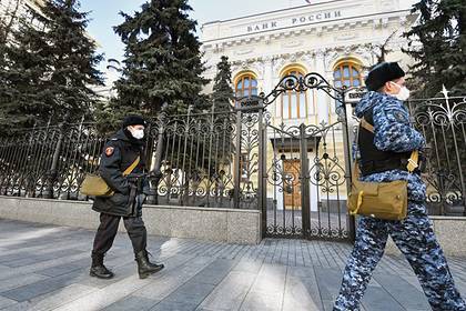 Банк России предсказал новый отток вкладов - lenta.ru - Россия