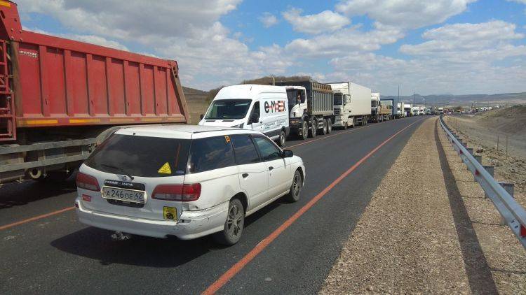 На въезде в Севастополь - пробка в 4 км из-за досмотров на COVID - crimea.ria.ru - Крым - Симферополь - Севастополь
