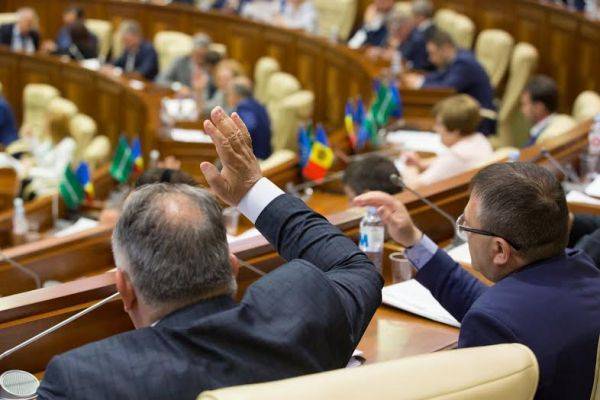 Зинаида Гречаная - Парламент Молдавии утвердил получение российского кредита голосами коалиции - eadaily.com - Молдавия
