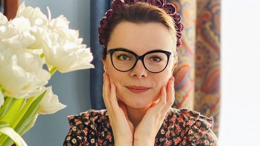 Евгений Петросян - «Чувство юмора атрофировалось»: Брухунова выбралась на улицу с пакетом на голове - 5-tv.ru - Москва