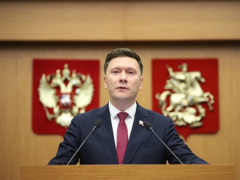 Александр Козлов - В Мосгордуме предложили не начинать отключение горячей воды до конца карантина - sobesednik.ru - Москва - Россия