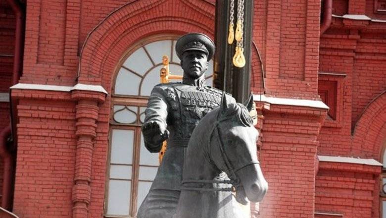 Алексей Емельянов - Георгий Жуков - Памятник маршалу Жукову установили на Манежной площади после реставрации - newizv.ru - Москва - Калужская обл.