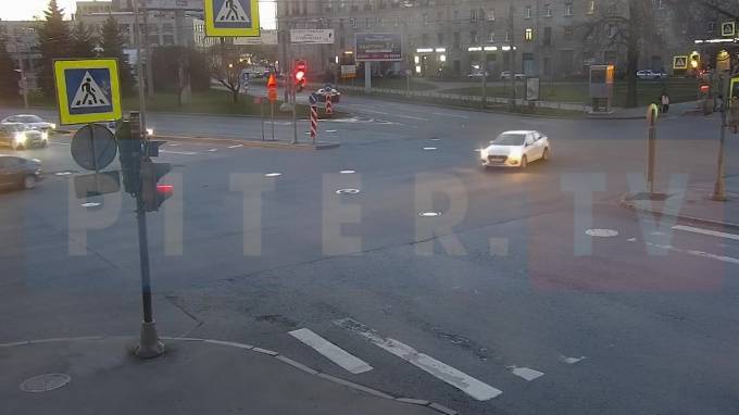 Два Hyundai не поделили дорогу на перекрестке Кантемировской улицы - piter.tv - Санкт-Петербург - Всеволожск