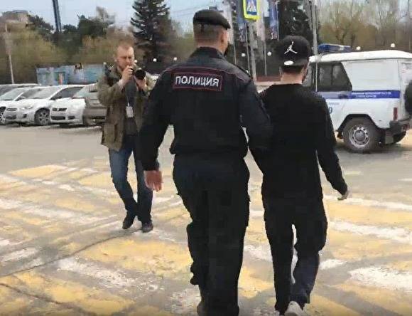 В Красноярске полиция задержала участников митинга против самоизоляции - znak.com - Красноярский край - Красноярск