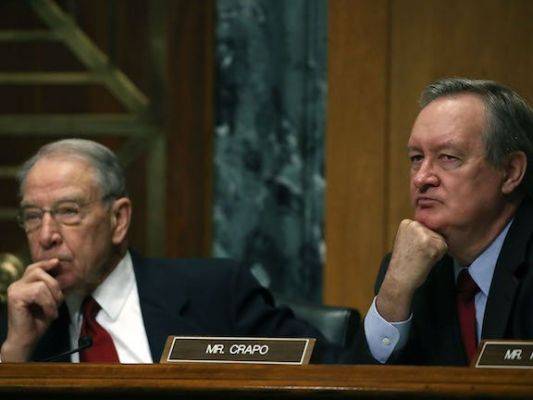 Стивен Мнучин - Майкл Помпео - Новенькое от сенаторов США: Странам, работающим с Китаем, помощь не давать - eadaily.com - Китай - США