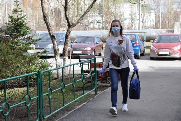 Александр Моора - Подарки от губернатора Тюменской области получат восемь тысяч ветеранов и тружеников тыла - nakanune.ru - Тюменская обл.