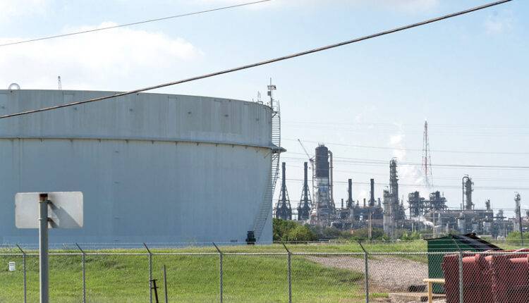 Нефть WTI подорожала почти на 30% на опасениях обострения конфликта США и Ирана - newtvnews.ru - Китай - США - Лондон - Иран - Тегеран - Нью-Йорк