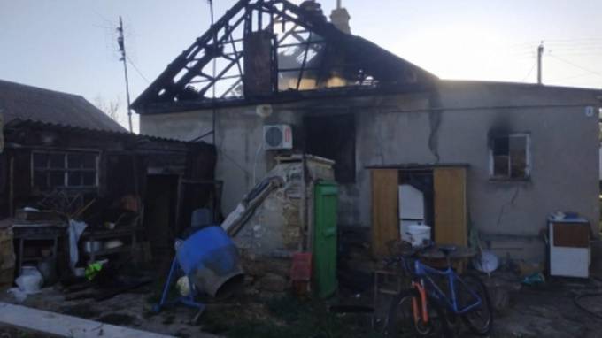 В Крыму из-за поджога в пожаре погибла молодая женщина и ее 2-летний ребенок - piter.tv - Крым