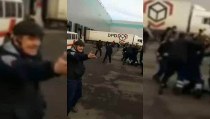 Мигранты устроили массовую драку на складе в Подмосковье - newsland.com - Московская обл.