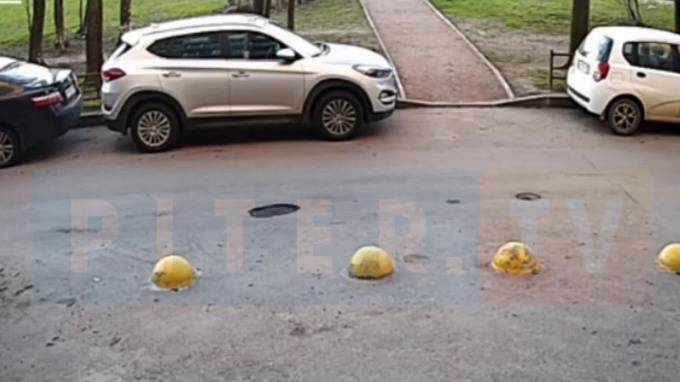 Видео: Неизвестный угнал у инженера иномарку с улицы Ивана Фомина - piter.tv