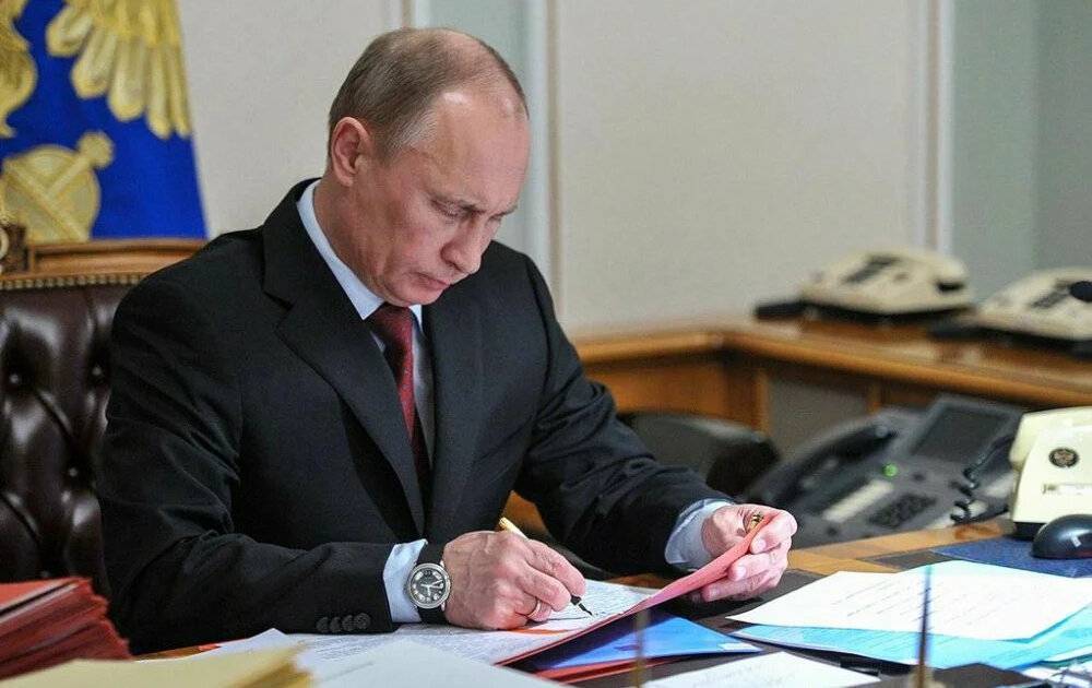 Владимир Путин - Владимир Путин подписал ряд важных законов - readovka.news - Россия - Гражданство