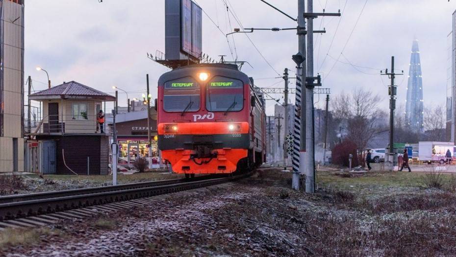 В Петербурге запустили первую внутригородскую электричку с пересадкой на метро - dp.ru - Ленинградская обл. - Санкт-Петербург