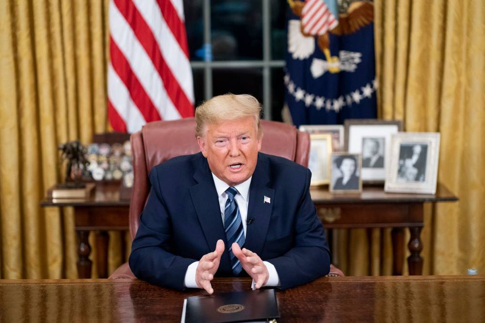 Дональд Трамп - Виктор Зуев - Ученый оценил идею Трампа убивать COVID-19 с помощью ультрафиолета внутри тела - vm.ru - Россия - США
