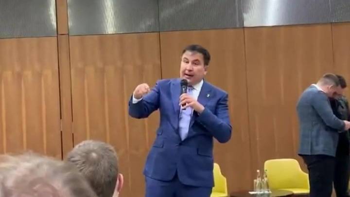 Владимир Зеленский - Михаил Саакашвили - Непотопляемый Саакашвили: зачем опальный политик вновь понадобился Киев - vesti.ru - Украина - Киев - Грузия - Тбилиси