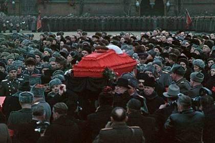 Okko даст россиянам возможность увидеть похороны Сталина и концерт Лепса - lenta.ru