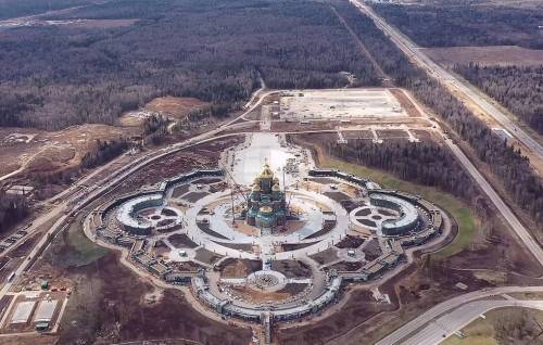 Иосиф Сталин - Леонид Калинин - В РПЦ считают уместным изобразить первых лиц РФ и Сталина в главном храме Вооруженных си - novostidnya24.ru - Россия - Крым