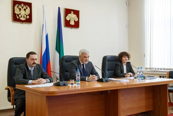 Владимир Уйба - Владимир Уйба провёл рабочее совещание с врачами республики - bnkomi.ru - респ. Коми