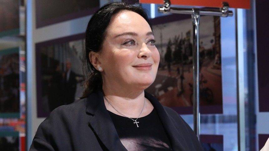 Гарик Харламов - Лариса Гузеева - Роза Сябитова - «Боже, какая прелесть!» — Гузеевой подарили фигурку с бульдогом Харламовым у ее ног - 5-tv.ru