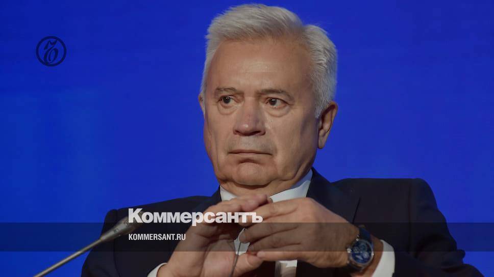 Вагит Алекперов - Алекперов: цены на бензин в России снижать не будут - kommersant.ru - Россия - США - Саудовская Аравия