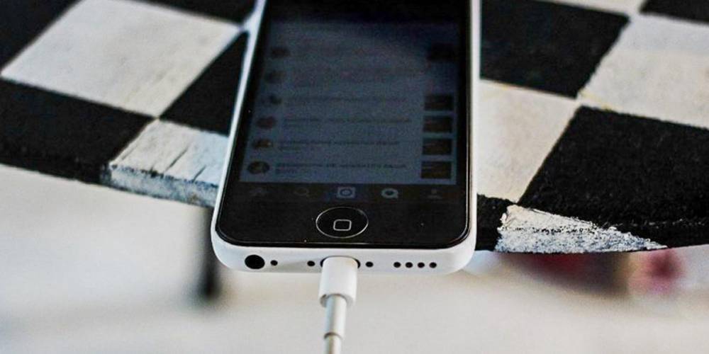 Пользователям iPhone рассылают "текстовую бомбу", ломающую устройство - ruposters.ru - Индия - Пакистан