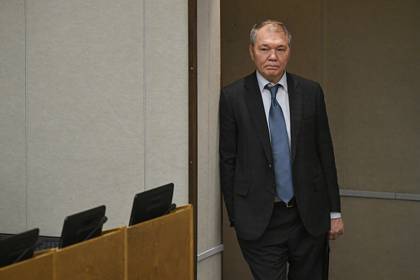 Леонид Калашников - Депутат Госдумы Калашников попал в больницу с коронавирусом - lenta.ru - Россия
