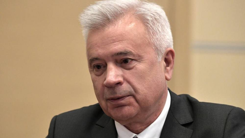Вагит Алекперов - Глава «Лукойла» рассказал, снизится ли стоимость бензина из-за падения цен на нефть - riafan.ru - Москва - Россия - США - Саудовская Аравия