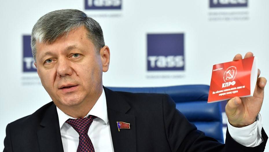 Владимир Ленин - Леонид Калашников - Дмитрий Новиков - В больницу с подозрением на COVID-19 доставили депутата Госдумы Новикова - dp.ru - Россия