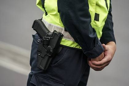 Полиция возбудила дело из-за нарушения дистанции при драке - lenta.ru - Рига - Латвия