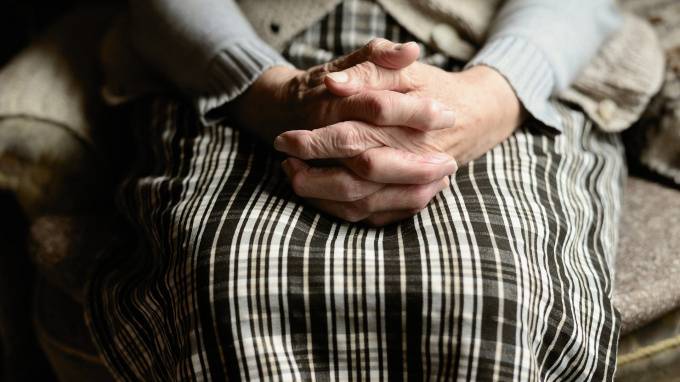 Юристы ОНФ помогли 74-летней петербурженке, которую уволили за соблюдение карантина - piter.tv - Россия - Санкт-Петербург