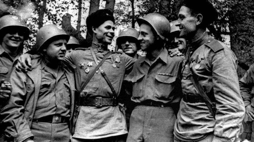 Дипломаты РФ возложили венки к монументу в честь 75-летия встречи на Эльбе - 5-tv.ru - Россия - США - Украина - Германия - Франция