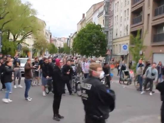 Роза Люксембург - В Берлине задержаны более 100 человек на акции против ограничений - newtvnews.ru - Германия - Берлин - Люксембург