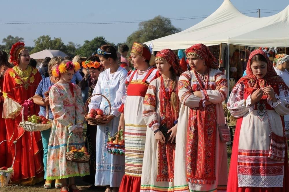 Блогер - Блогер из Китая засомневался в красоте россиянок - mk.ru - Россия - Китай