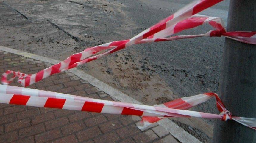Видео: из-за прорыва трубы в Петербурге затопило дорогу - 5-tv.ru - Санкт-Петербург